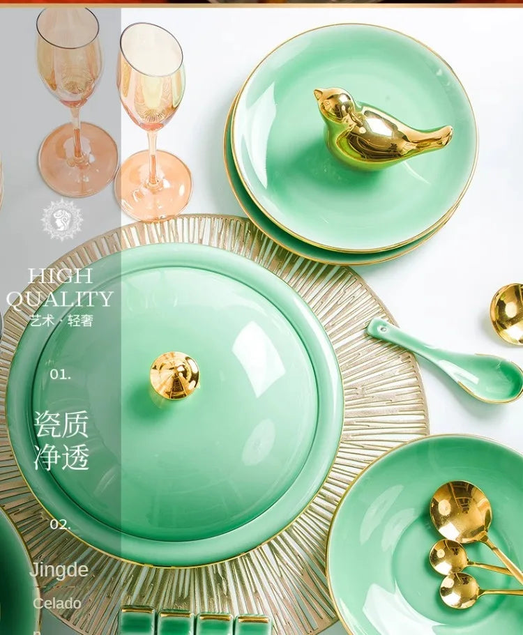Elegant tableware set: Blue and White Porcelain Bowls and Dishes with Gold Edging from Jingdezhen for Everyday Dining
