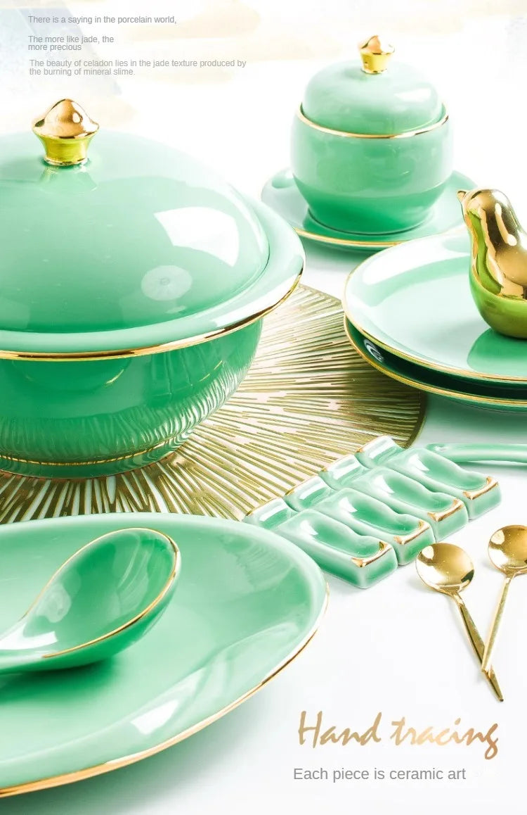 Elegant tableware set: Blue and White Porcelain Bowls and Dishes with Gold Edging from Jingdezhen for Everyday Dining