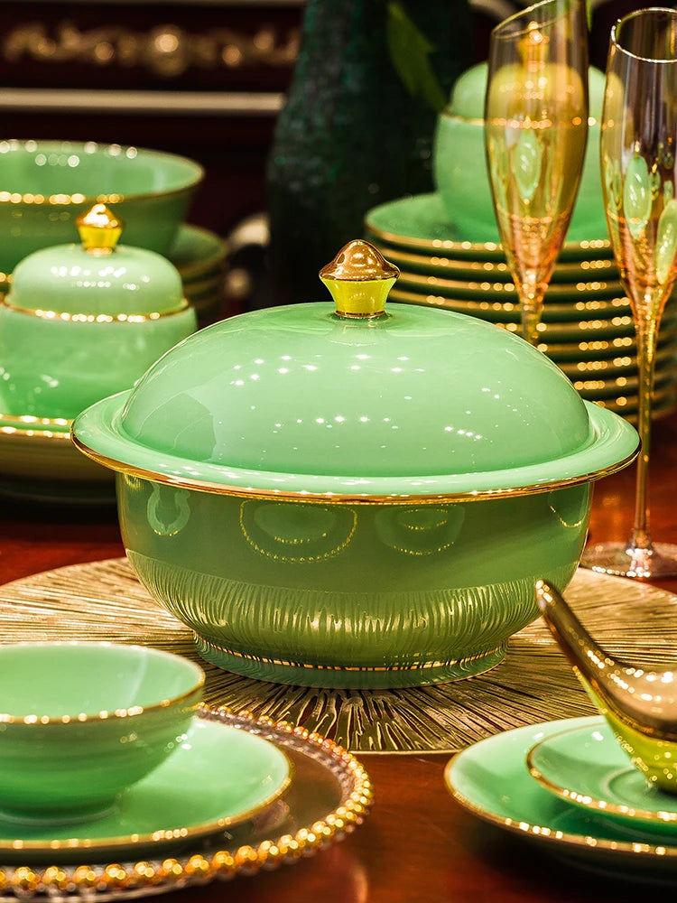 Elegant tableware set: Blue and White Porcelain Bowls and Dishes with Gold Edging from Jingdezhen for Everyday Dining