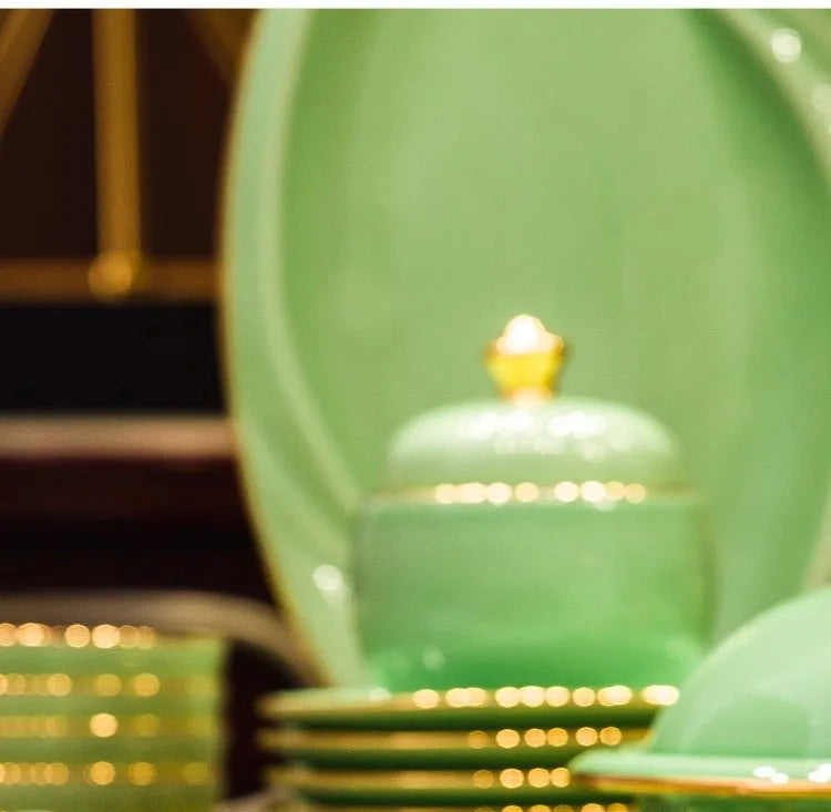 Elegant tableware set: Blue and White Porcelain Bowls and Dishes with Gold Edging from Jingdezhen for Everyday Dining