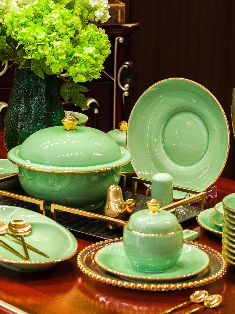 Elegant tableware set: Blue and White Porcelain Bowls and Dishes with Gold Edging from Jingdezhen for Everyday Dining
