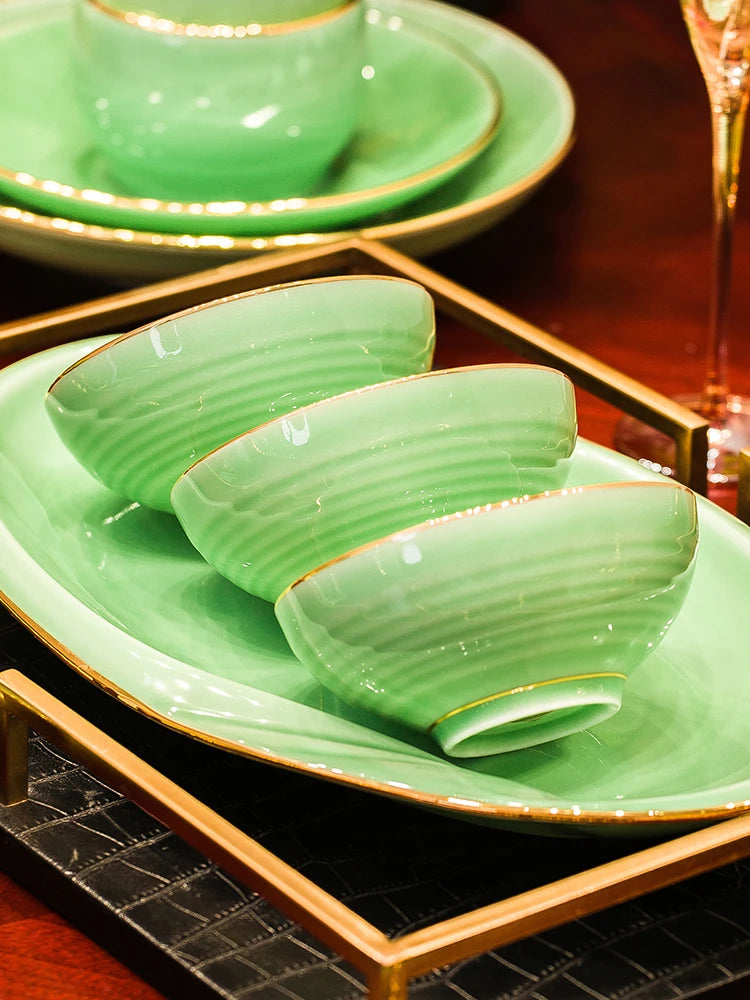 Elegant tableware set: Blue and White Porcelain Bowls and Dishes with Gold Edging from Jingdezhen for Everyday Dining