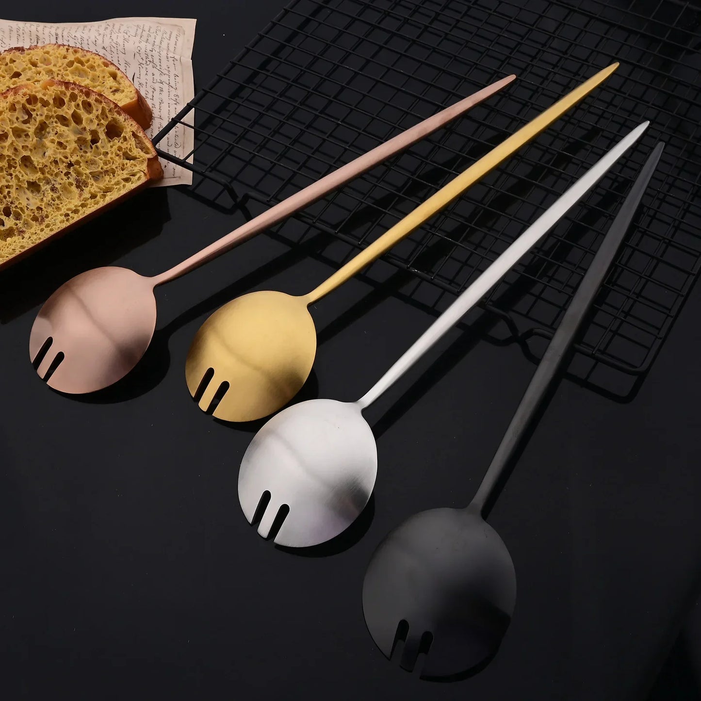 ¡Dorada Elegancia Culinaria Cheftronics para Ensaladas de Acero Inoxidable!