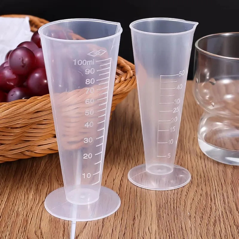 Plastic Triangular Measuring Cup with Scale Transparent Graduated Cylinder Pour Spout Liquid Container Kitchen Bar Tool 50/100ML