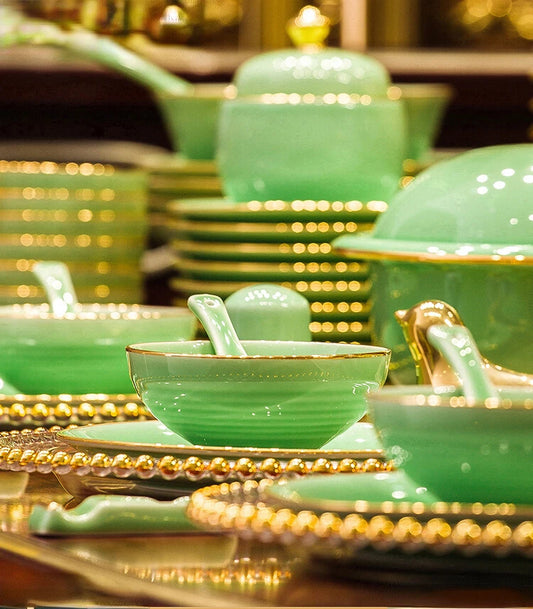 Elegant tableware set: Blue and White Porcelain Bowls and Dishes with Gold Edging from Jingdezhen for Everyday Dining