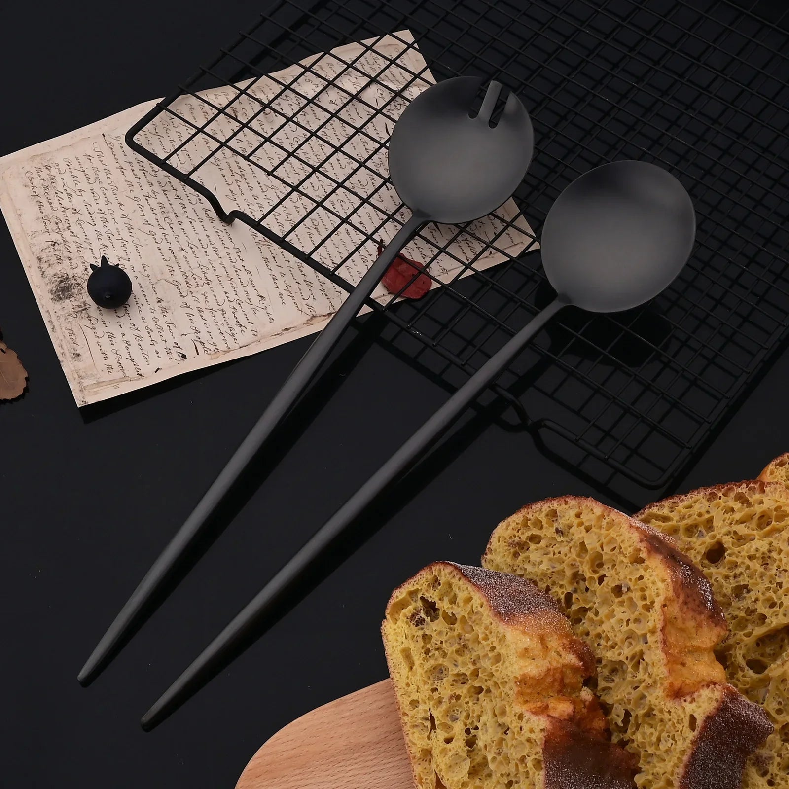 ¡Dorada Elegancia Culinaria Cheftronics para Ensaladas de Acero Inoxidable!