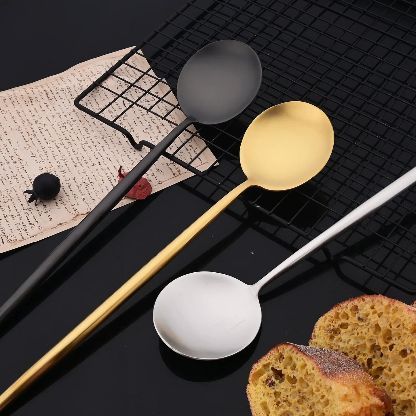 ¡Dorada Elegancia Culinaria Cheftronics para Ensaladas de Acero Inoxidable!
