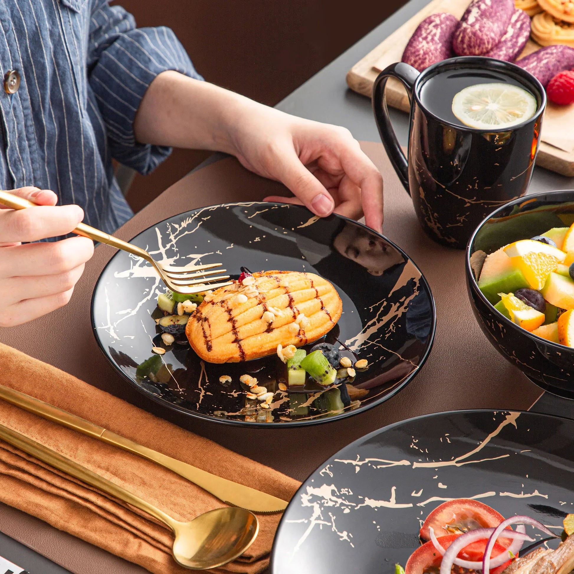 ¡Lujo en Mármol Negro: Complete Tableware Feature! - Procelain Dinnerware Set